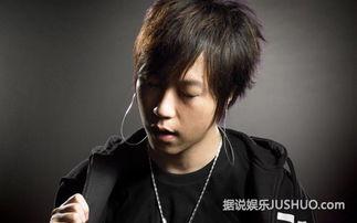 阿信边路吃瓜,揭秘娱乐圈幕后风云