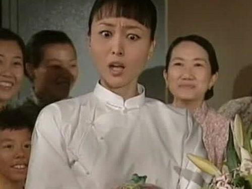 婚礼上大妈吃瓜,揭秘婚礼背后的趣味瞬间