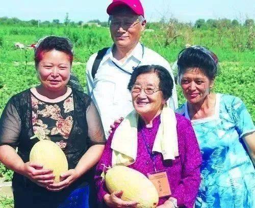 初中同学吃瓜,一场吃瓜盛宴背后的故事