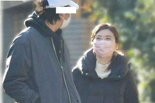 黑白男友吃瓜,一场关于爱情与猜想的甜蜜冒险