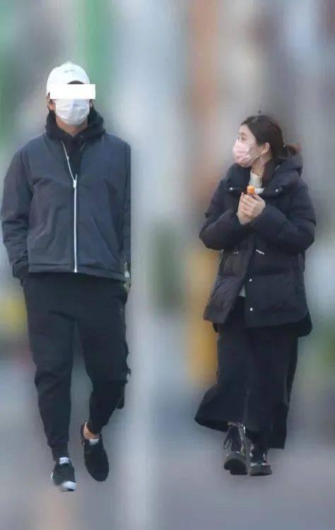 黑白男友吃瓜,一场关于爱情与猜想的甜蜜冒险